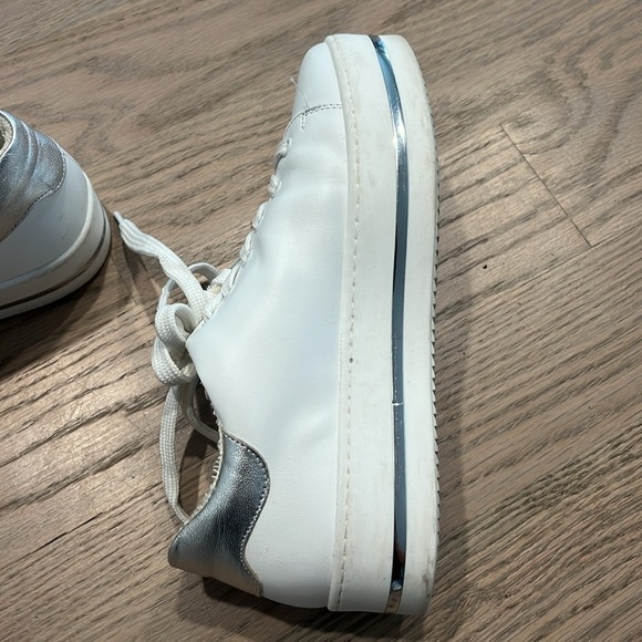 Metallic Star Sneaker White and Silver Steve Madden - Picture 5 of 9